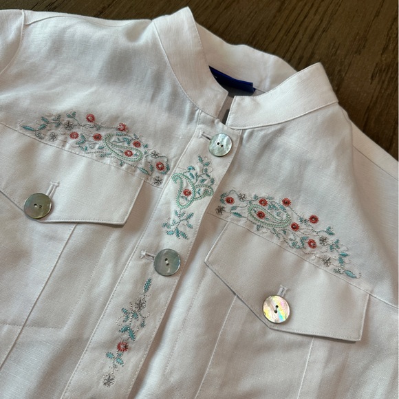 J.H. Collectibles Lightweight Embroidered Button Down Jacket Size Medium White - Picture 7 of 10
